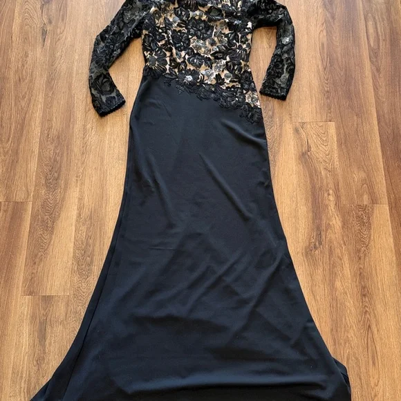 Tadashi Shoji Embroidered Lace Long Sleeve Gown - Picture 4 of 8